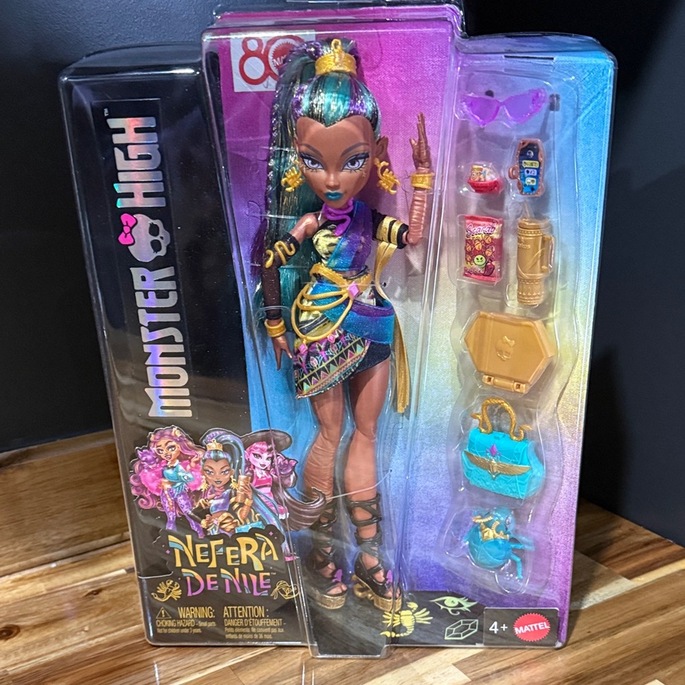 Monster High Nefera De Nile Doll, Royal Mummy  Lavish Per scarab New Mattel 80th